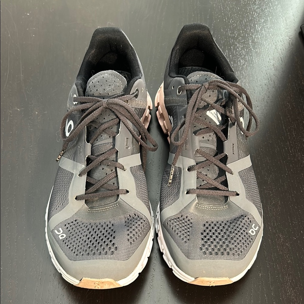 Lightly worn On clouds- great condition gray and pink.